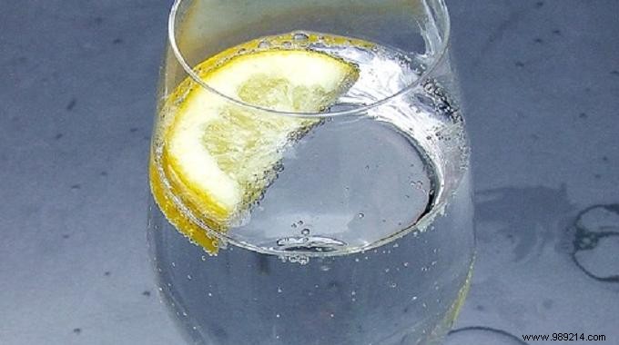 Why Start Your Day with a Large Glass of Water on an Empty Stomach for Better Well-Being