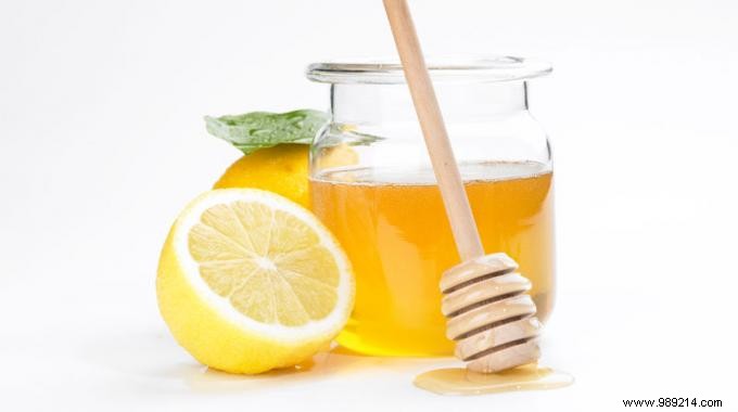 Grandma s Time-Tested Sore Throat Remedy: Lemon, Honey, and Hot Water