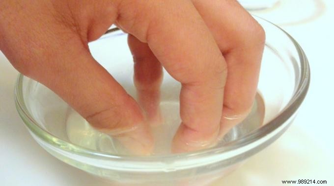 Lemon as a Natural, Acetone-Free Nail Polish Remover: Easy DIY Guide