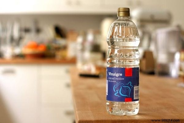 Heal Minor Wounds Naturally: DIY White Vinegar Disinfectant