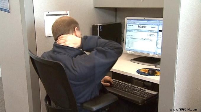 4 Quick Desk Stretches to Relieve Neck and Shoulder Pain