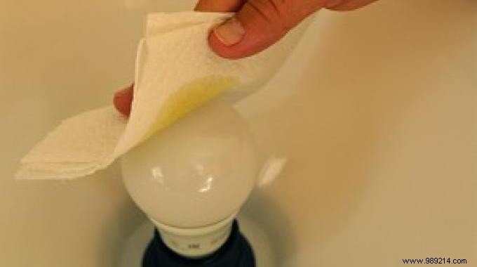 DIY Free Essential Oil Diffuser: Naturally Scent Your Home with Lamps