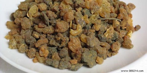 16 Proven Natural Gargles to Soothe and Heal a Sore Throat