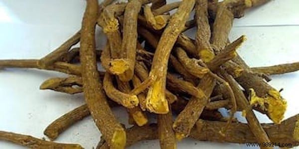 16 Proven Natural Gargles to Soothe and Heal a Sore Throat