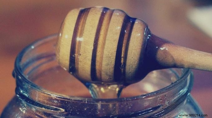 8 Proven Health Benefits of Drinking Honey Water Every Day
