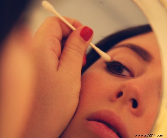 Castor Oil for Thicker Hair, Eyebrows, and Eyelashes: Proven Benefits from Real Experience