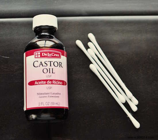 Castor Oil for Thicker Hair, Eyebrows, and Eyelashes: Proven Benefits from Real Experience