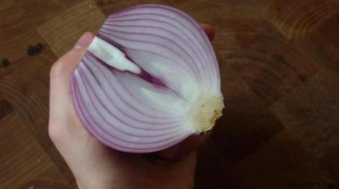 Clear a Stuffy Nose in 1 Minute: Proven Onion Remedy for Easy Breathing