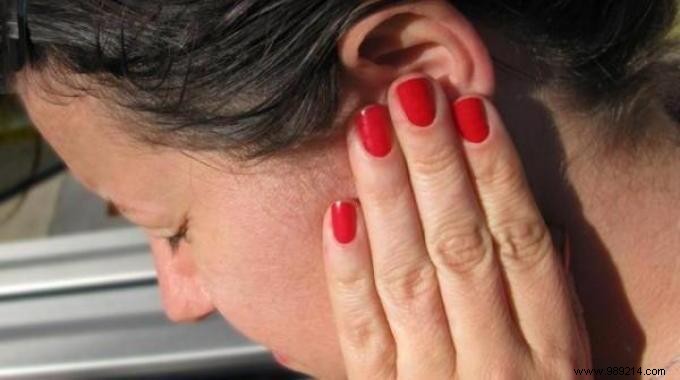 Effective Natural Remedy to Relieve Tinnitus with Niaouli and Bitter Orange Oils