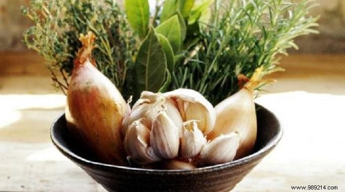 Grandma s Time-Tested Cold Remedy: Garlic and Thyme Infusion That Busted My Cold in 2 Days