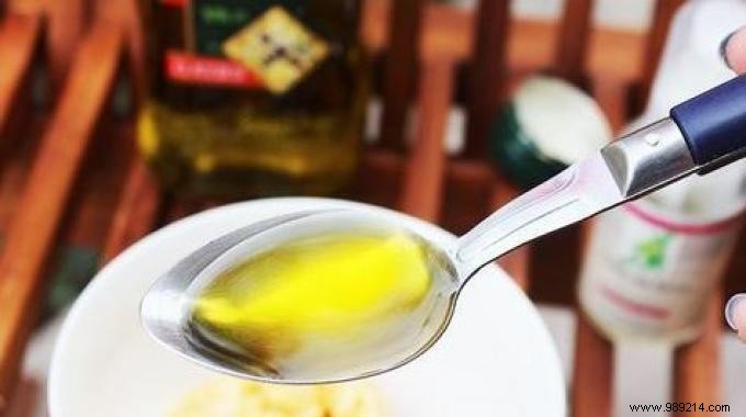 Proven Natural Strategies to Slow Hair Loss: Expert Tips for Thicker Hair