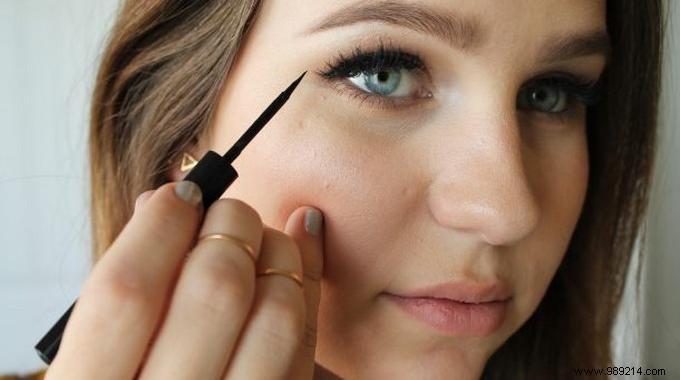How to Make Your Kohl Last All Day: The Wet Eyeshadow Trick