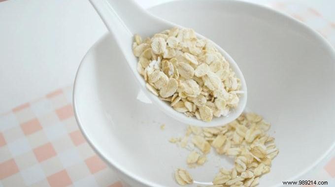 2 Proven Oatmeal Remedies for Fighting Acne Naturally
