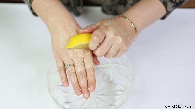 The Simple Lemon Trick That Banishes Fish and Onion Odors from Hands