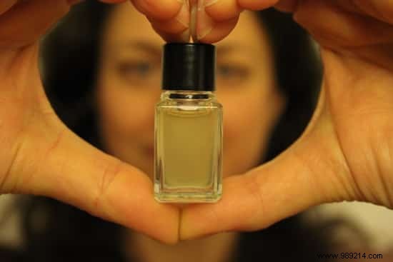 Craft Your Own Natural Perfume at Home: Simple Recipe with Essential Oils