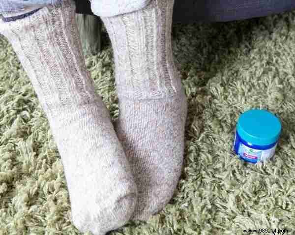 18 Proven Vicks VapoRub Uses for Coughs, Pain Relief, Skin Care, and More