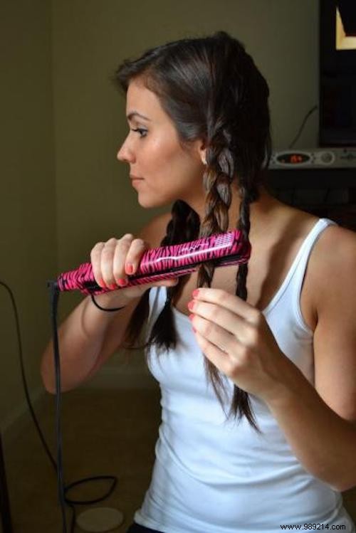 10 Expert Hairdresser Tips for Beautiful Curls Without a Curling Iron