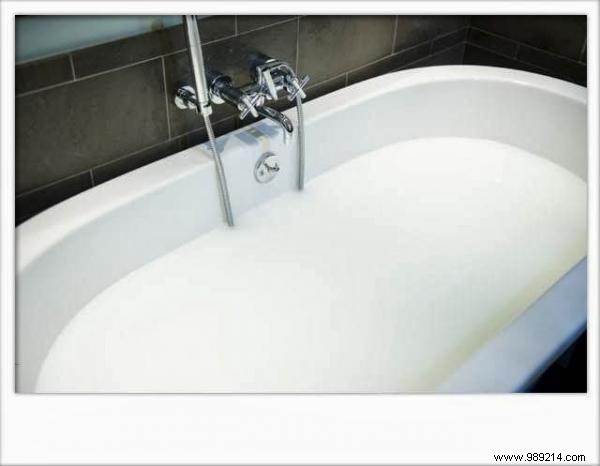 Revive Dry Skin: Time-Tested Oat Milk Bath for Deep Hydration