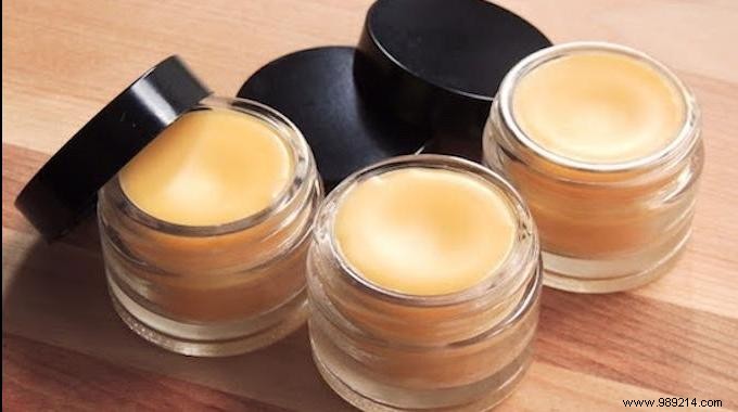 Easy DIY 100% Natural Lip Balm Recipe for Soft, Protected Lips