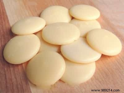 Easy DIY 100% Natural Lip Balm Recipe for Soft, Protected Lips