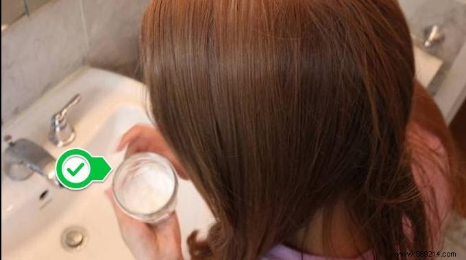 DIY Baking Soda Shampoo Recipe: Achieve Shiny, Healthy Hair Naturally