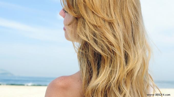 Naturally Blonde Your Hair in 3 Days: Proven Sun and Sea Salt Method (No Dye Needed)