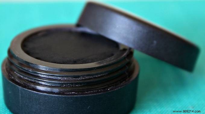 DIY Non-Toxic Eyeliner: Proven Recipe with Just 2 Natural Ingredients