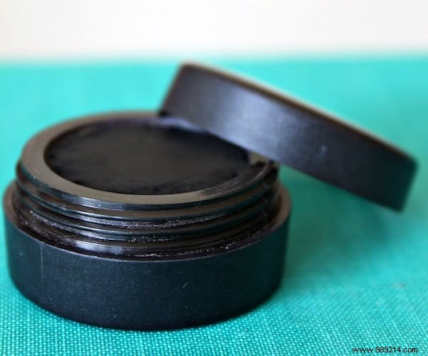 DIY Non-Toxic Eyeliner: Proven Recipe with Just 2 Natural Ingredients