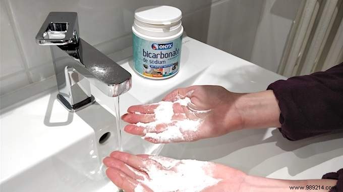 Soften Rough Hands Naturally: The Proven Baking Soda Wash Method
