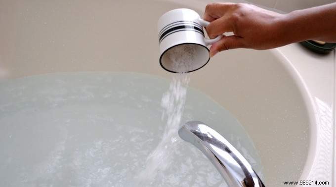 Soothing Eczema Itch with Baking Soda Baths: A Doctor-Recommended Natural Remedy