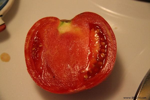 Soothe Sunburn Fast: White Vinegar Ice Cubes and Proven Home Remedies