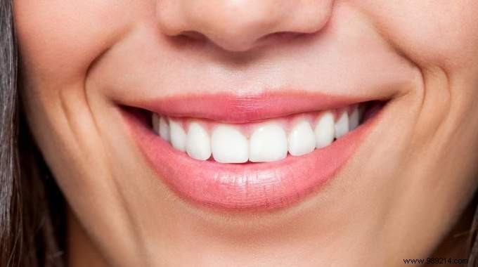 Natural Clay and Sea Salt Mouthwash: Gentle Teeth Whitening at Home