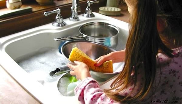 New Study Warns: Microwaving Kitchen Sponges Spreads Dangerous Bacteria