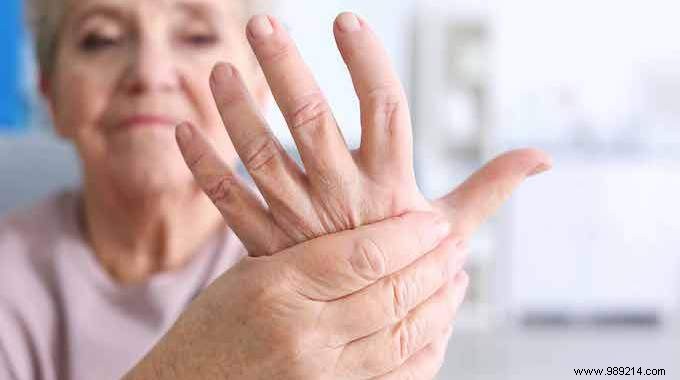 Natural Joint Pain Relief: The Simple Apple Cider Vinegar Compress Remedy