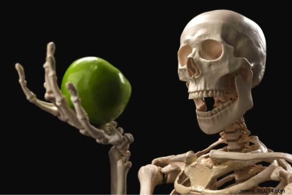 11 Science-Backed Health Benefits of Apples, According to Nutritionist Nicola Shubrook