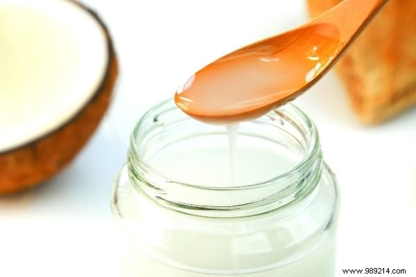 4 Science-Backed Benefits of Coconut Oil for Teeth: The Power of Oil Pulling