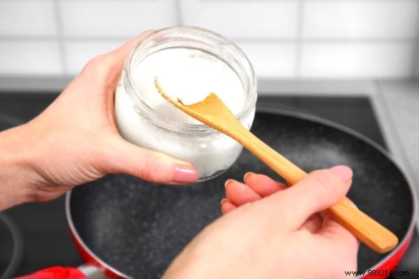 4 Science-Backed Benefits of Coconut Oil for Teeth: The Power of Oil Pulling