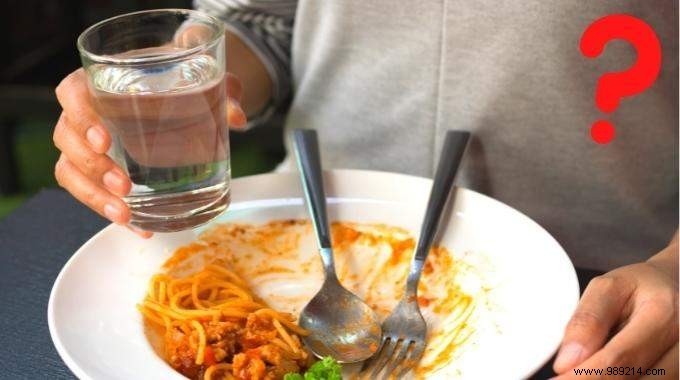 Should You Drink Water While Eating? 3 Doctor-Recommended Health Benefits