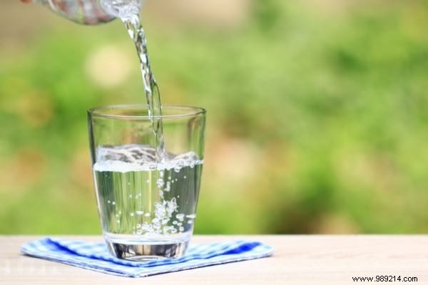 Should You Drink Water While Eating? 3 Doctor-Recommended Health Benefits