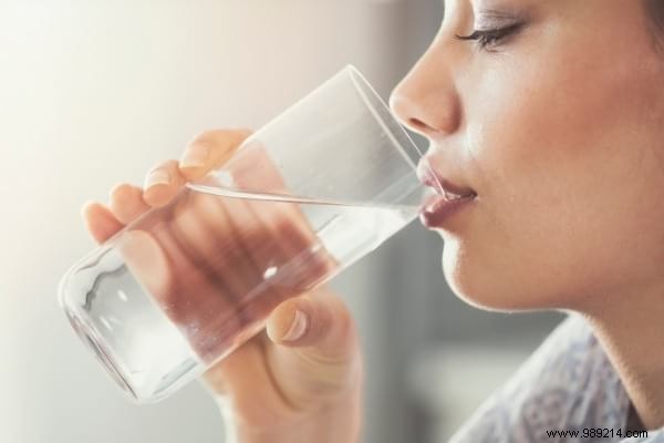 Should You Drink Water While Eating? 3 Doctor-Recommended Health Benefits