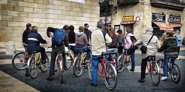 12 Proven Ways to Get Paid While Traveling the World