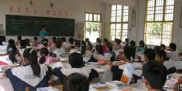 12 Proven Ways to Get Paid While Traveling the World