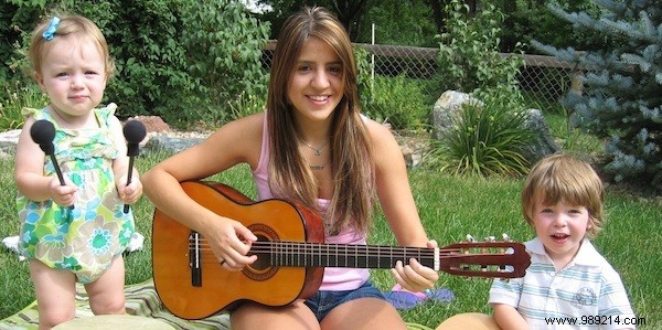 12 Proven Ways to Get Paid While Traveling the World