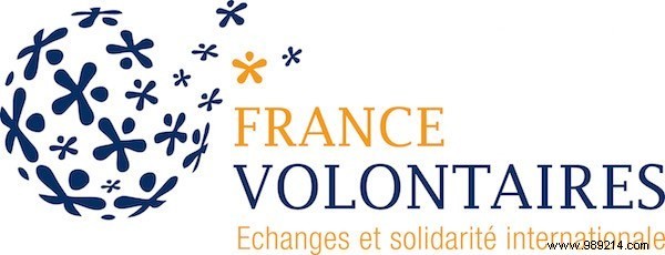 12 Proven Ways to Get Paid While Traveling the World