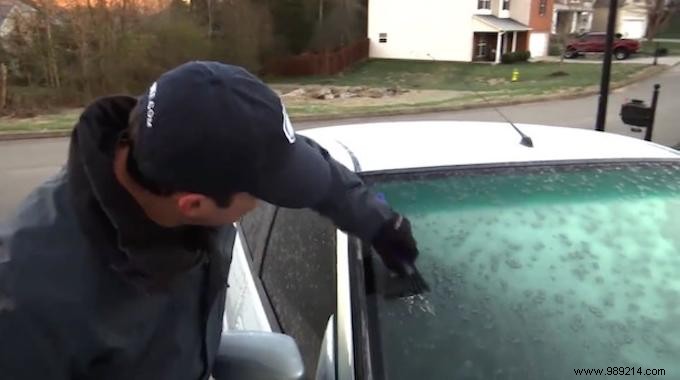 Prevent Windshield Frost Overnight: The Proven Onion Trick for Easy Winter Mornings