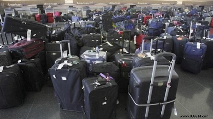 Spot Your Suitcase Instantly: The Proven Ribbon Trick for Airport Baggage Claim