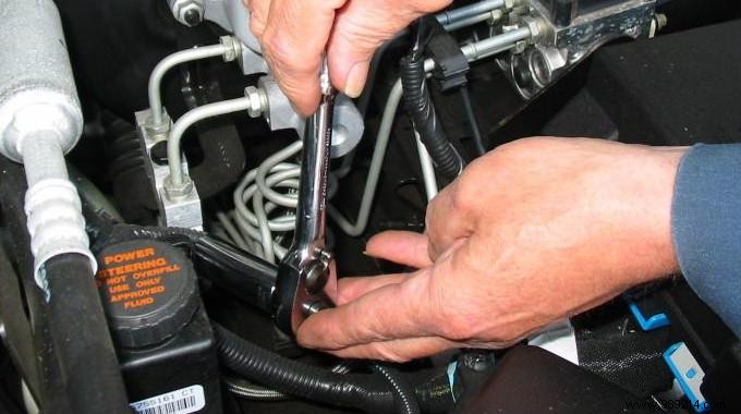 Solidarity and Associative Garages: Save Big on Car Repairs with Expert DIY Guidance