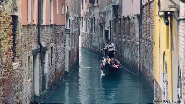 Dream vs. Reality: 19 Iconic Travel Destinations Through Real Traveler Photos