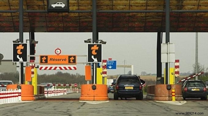 Genius Car Hack: Repurpose a Film Canister as the Perfect Free Coin Holder