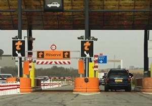 Genius Car Hack: Repurpose a Film Canister as the Perfect Free Coin Holder